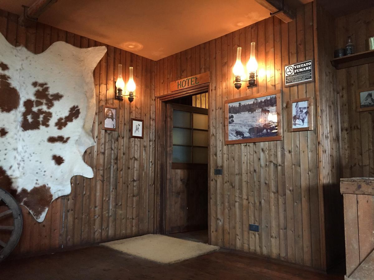 Cowboys Guest Ranch Hotel Voghera Ngoại thất bức ảnh