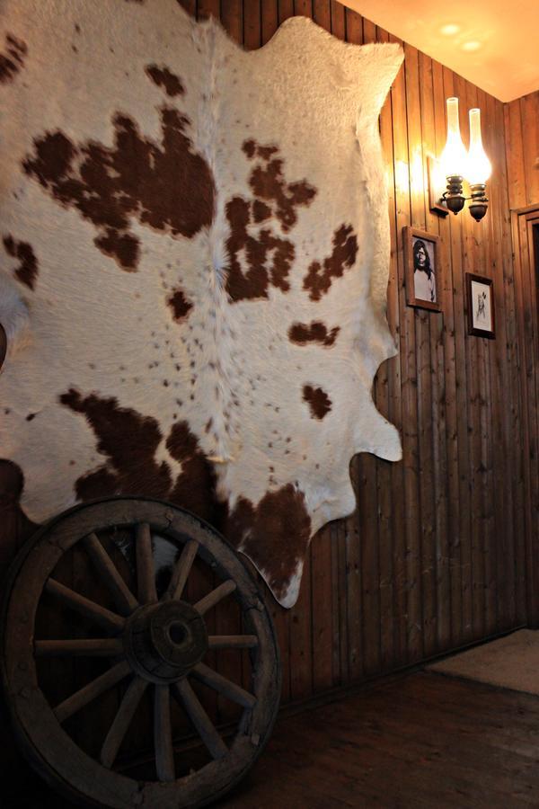 Cowboys Guest Ranch Hotel Voghera Ngoại thất bức ảnh