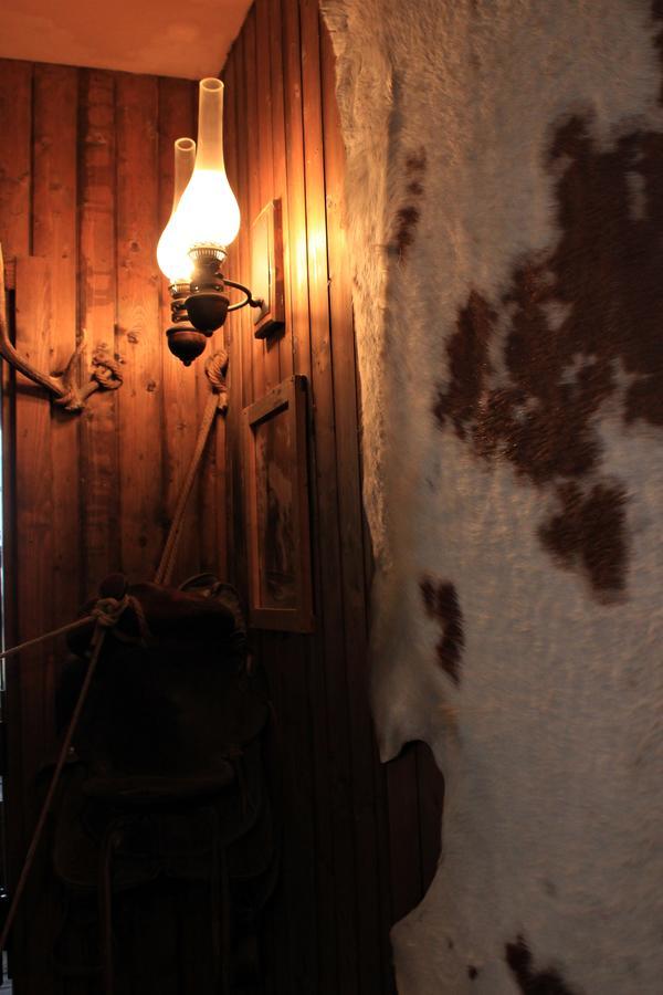 Cowboys Guest Ranch Hotel Voghera Ngoại thất bức ảnh
